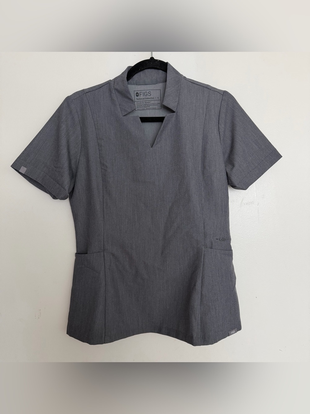FIGS Women’s Inala Slim Scrub Top Graphite 4988 Size Small